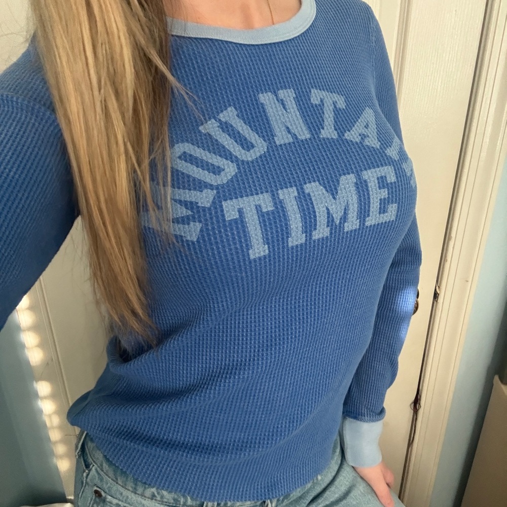 SOLD Medium American Eagle Long Sleeve Vintage Waffle Knifet